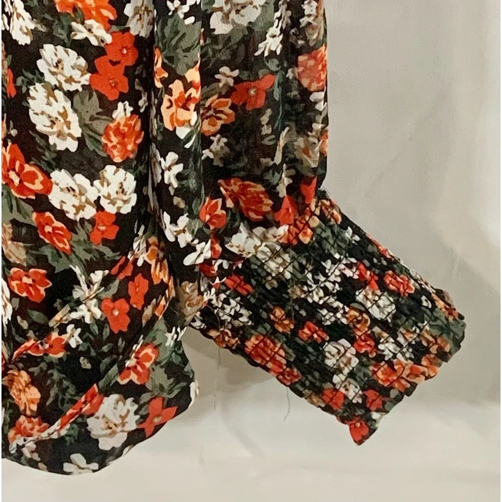 EUC T Tahari ruffle front blouse. 1X - Picture 11 of 14